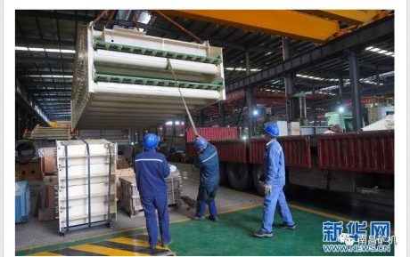 新華社記者報(bào)道: 南昌礦機(jī)復(fù)產(chǎn)復(fù)工，大型礦山機(jī)械設(shè)備發(fā)往東歐